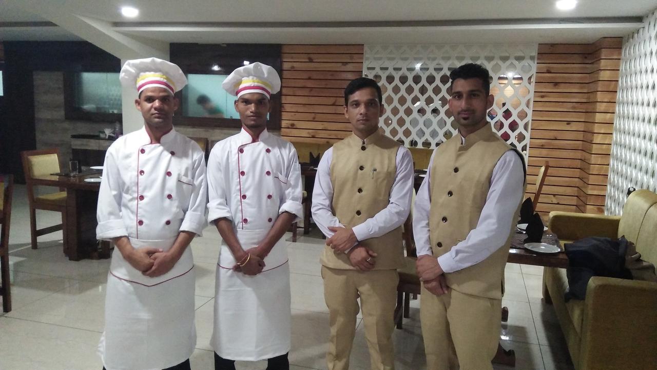 Hotel Neelam Moga Ludhiana Buitenkant foto