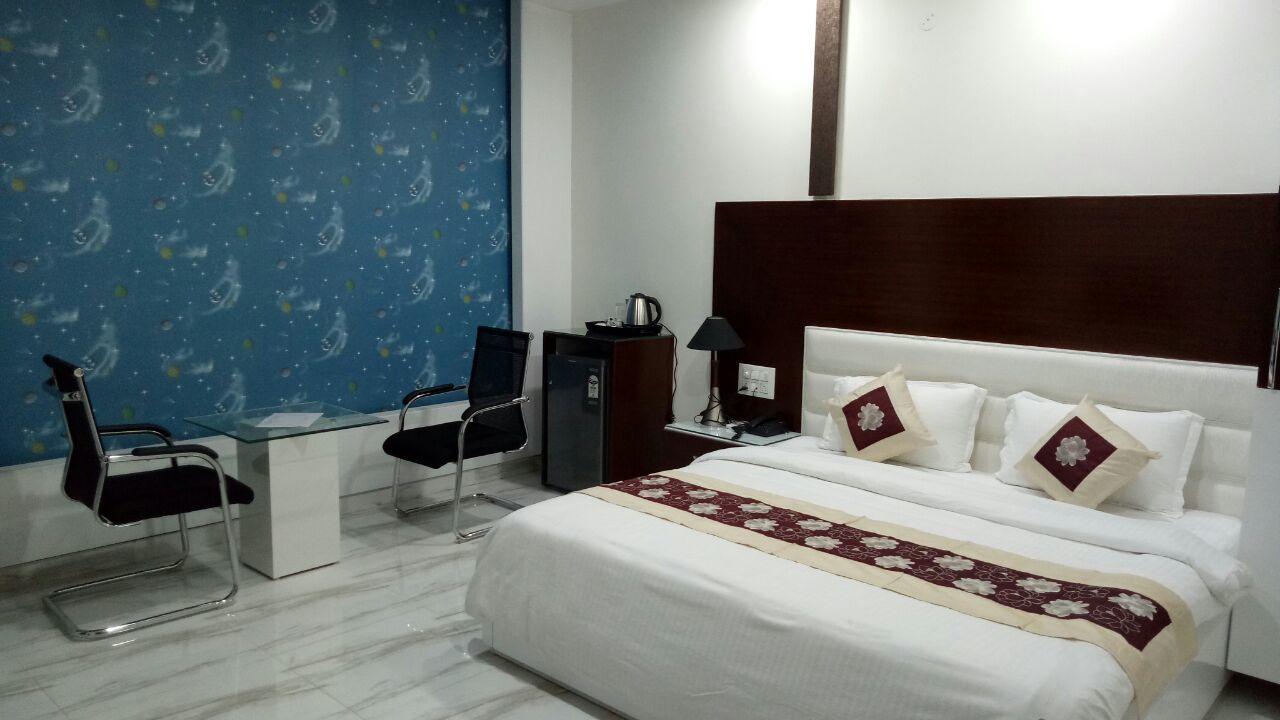 Hotel Neelam Moga Ludhiana Buitenkant foto
