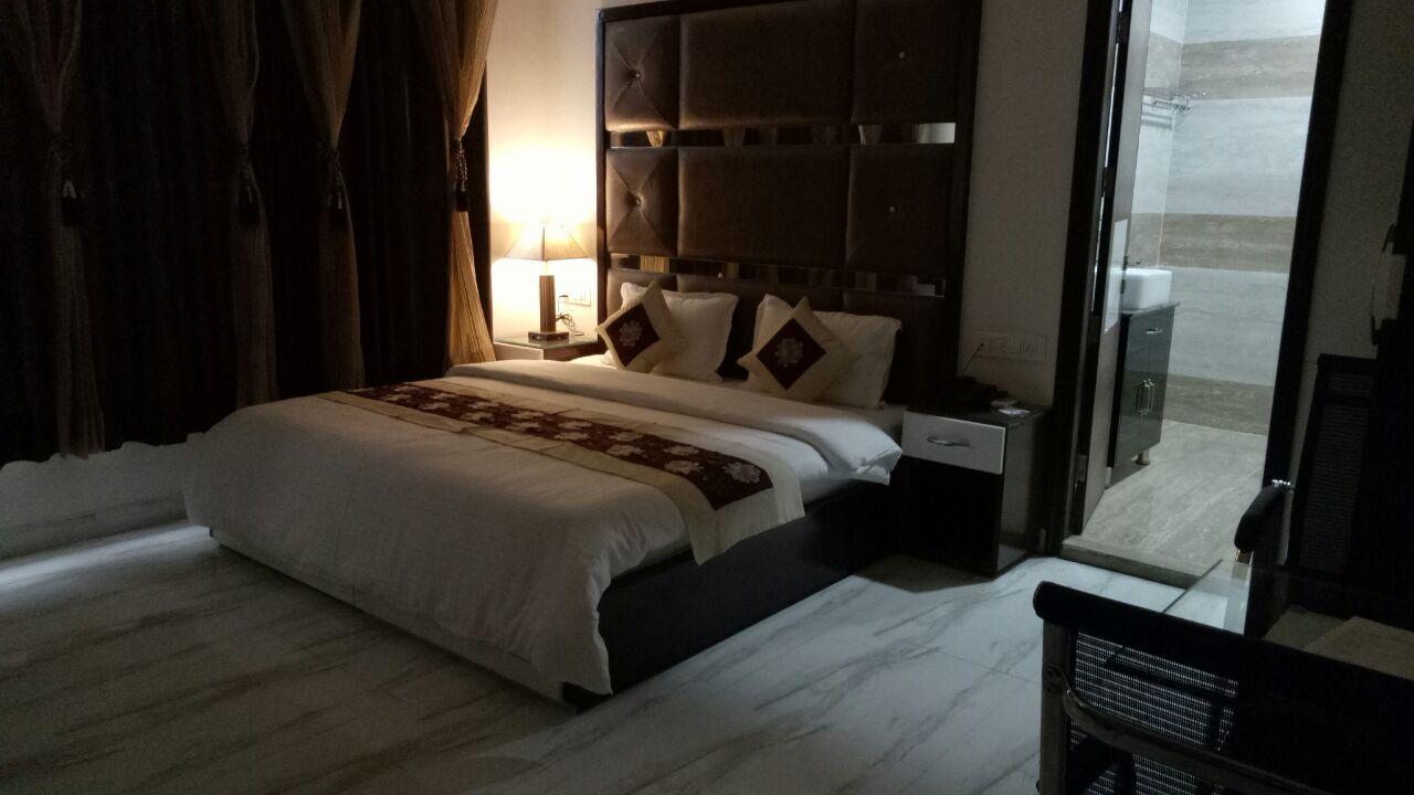 Hotel Neelam Moga Ludhiana Buitenkant foto