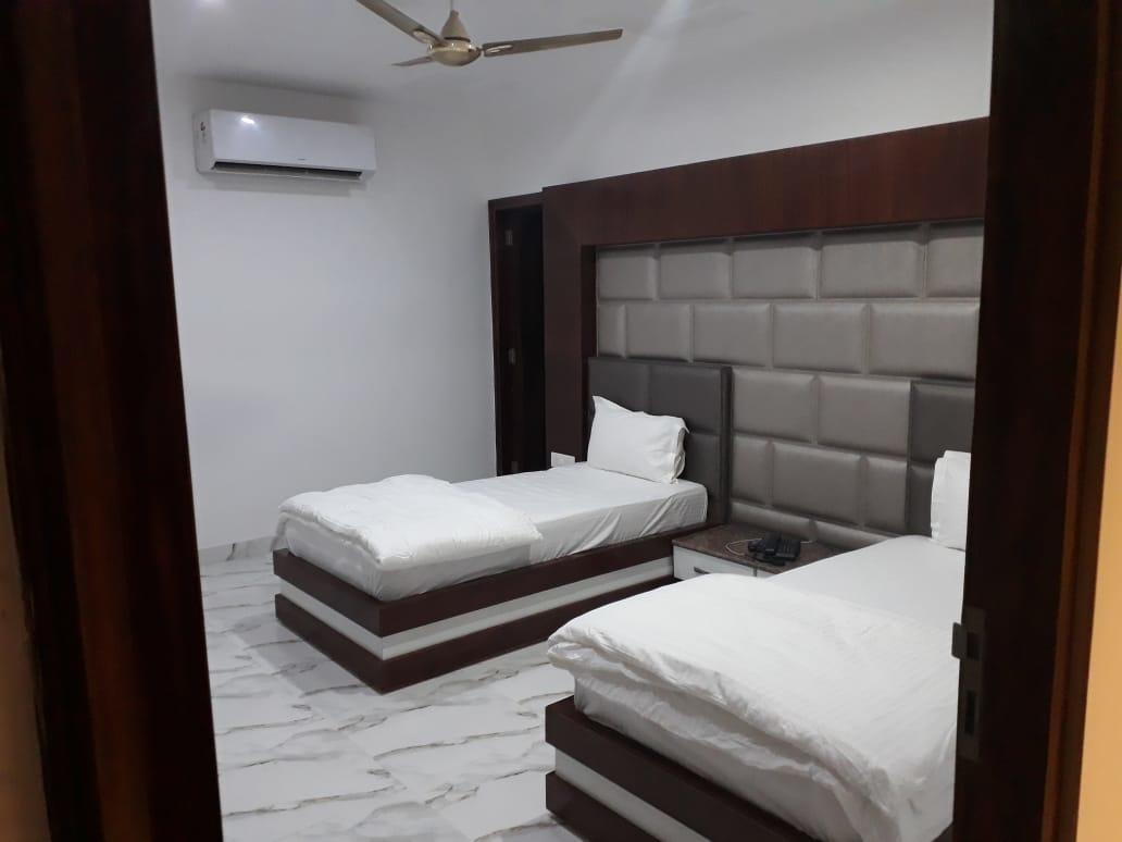 Hotel Neelam Moga Ludhiana Buitenkant foto