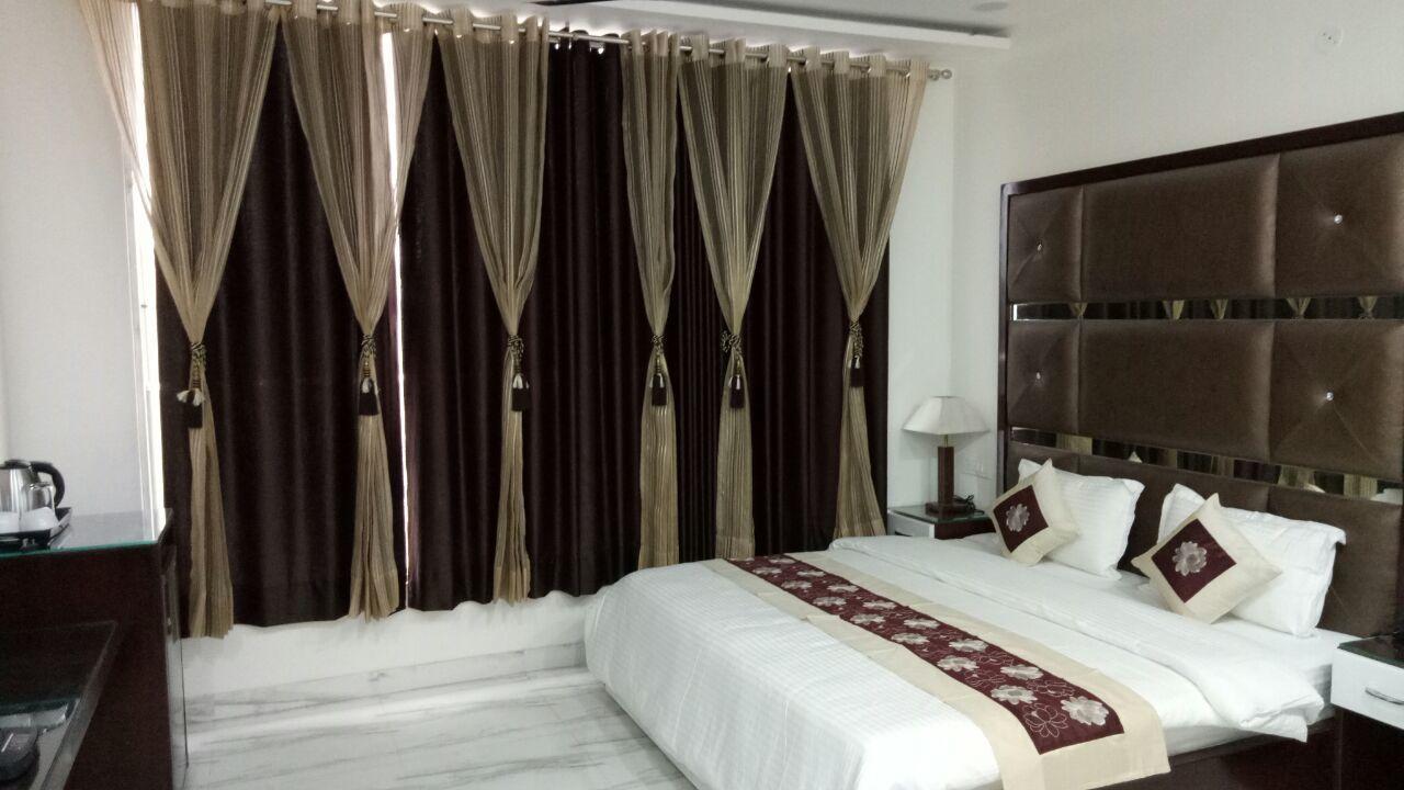 Hotel Neelam Moga Ludhiana Buitenkant foto